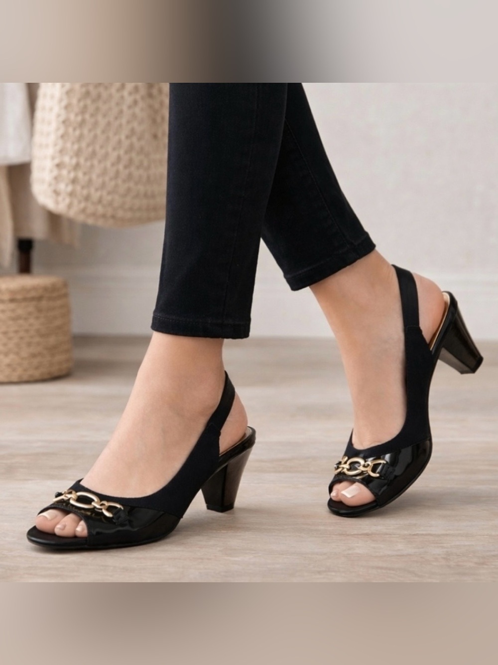 BANDOLINO SoFlexible “Ryker2” Black Patent Leather Horsebit Chain Peep-Toe Pumps